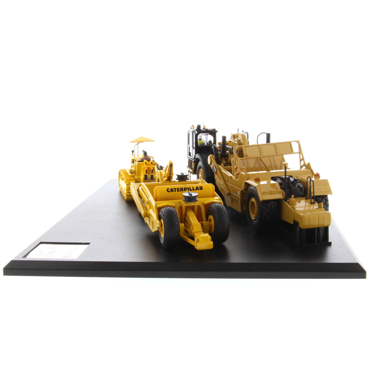 Diecast Masters Caterpillar CAT 621K Scraper & CAT No.70 Scraper with D7 Track-Type Tractor 1:50