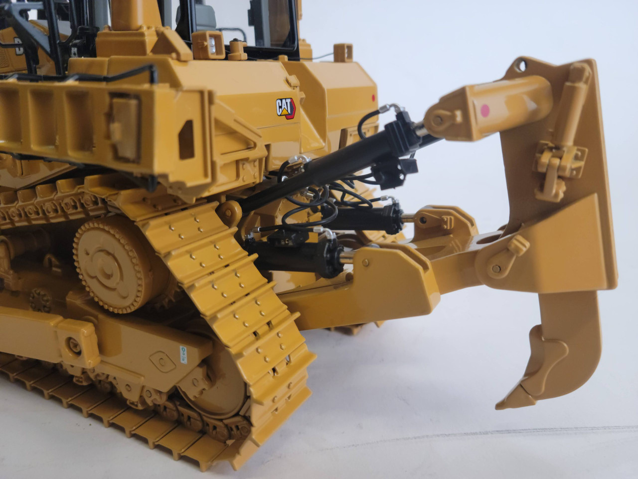 CCM Caterpillar  D9 Dozer SU-Blade w/ Single-Shank Ripper 1/24 Die-cast