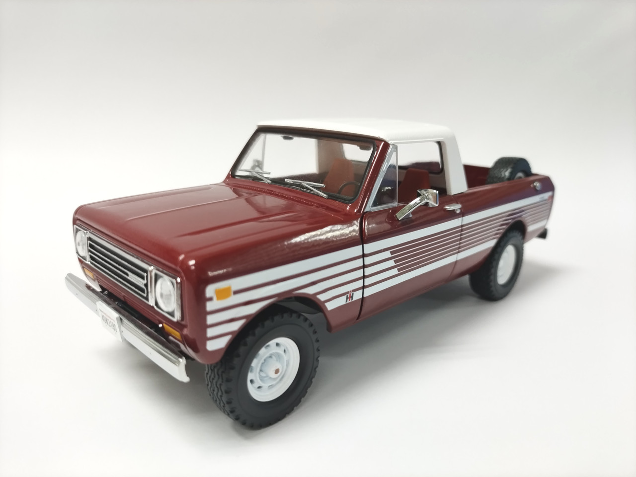 International Scout Terra Pickup 1979 Tahitian Red 1/25 **PRE-ORDER*