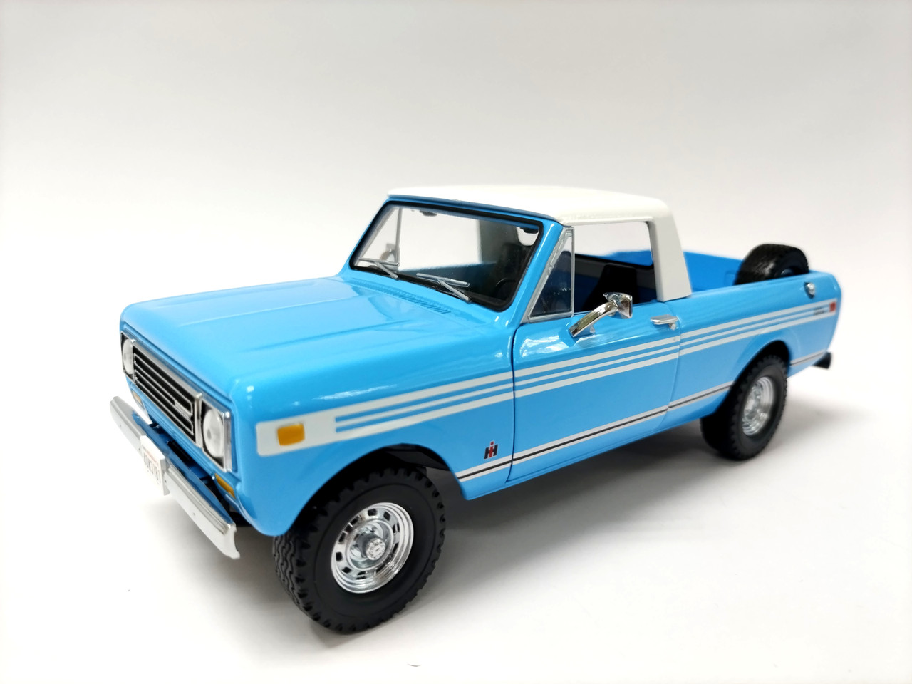 International Scout Terra Pickup 1979 Lexington Blue 1/25 **PRE-ORDER*