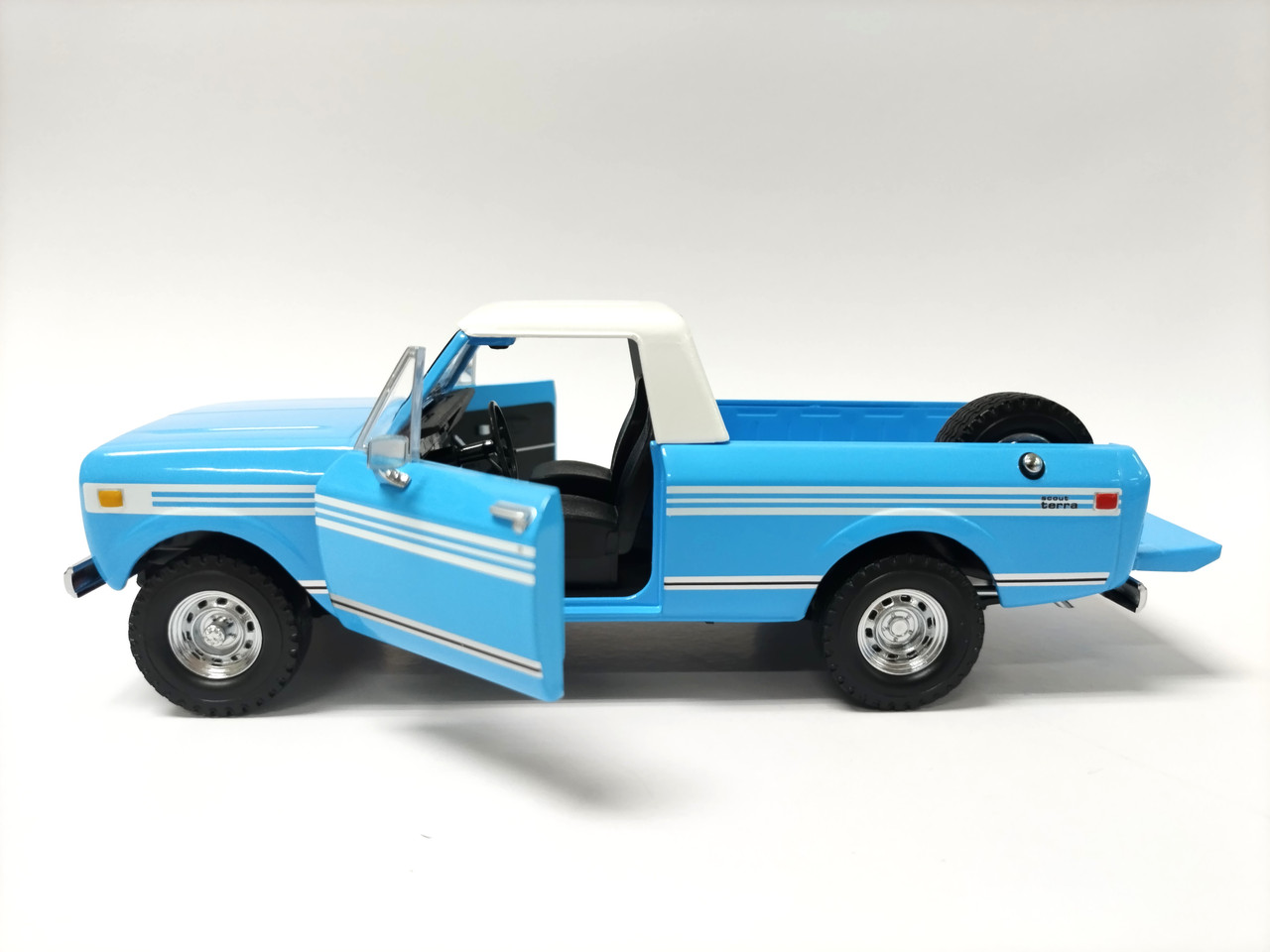 International Scout Terra Pickup 1979 Lexington Blue 1/25 **PRE-ORDER*