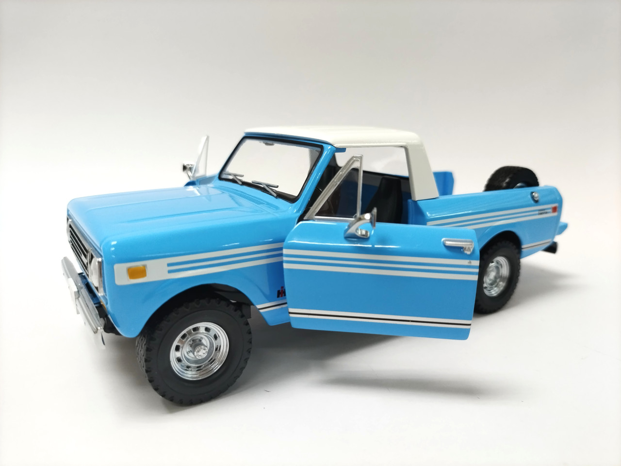 International Scout Terra Pickup 1979 Lexington Blue 1/25 **PRE-ORDER*