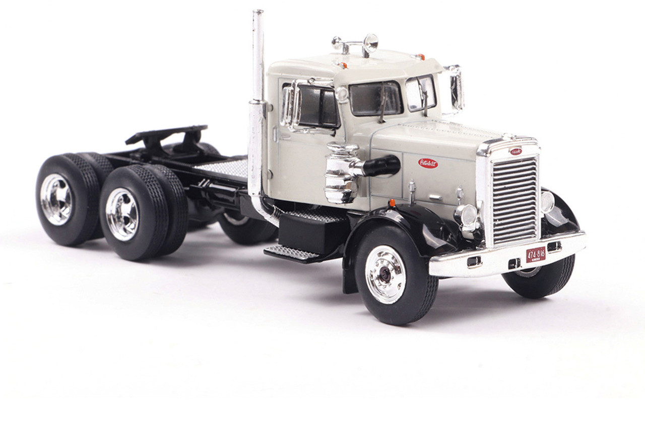 IXO Peterbilt 281 1955- White w/ Black Fenders 1:64 IA64003 64TR003
