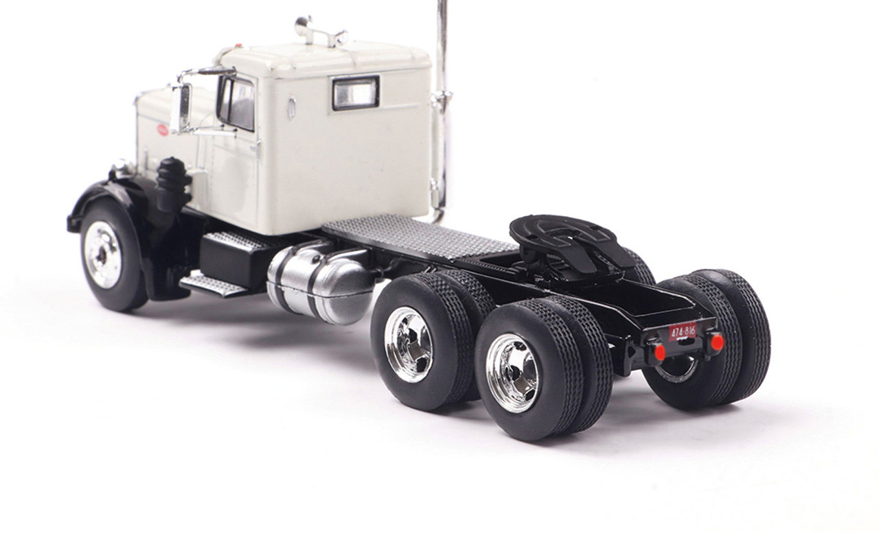 IXO Peterbilt 281 1955- White w/ Black Fenders 1:64 IA64003 64TR003