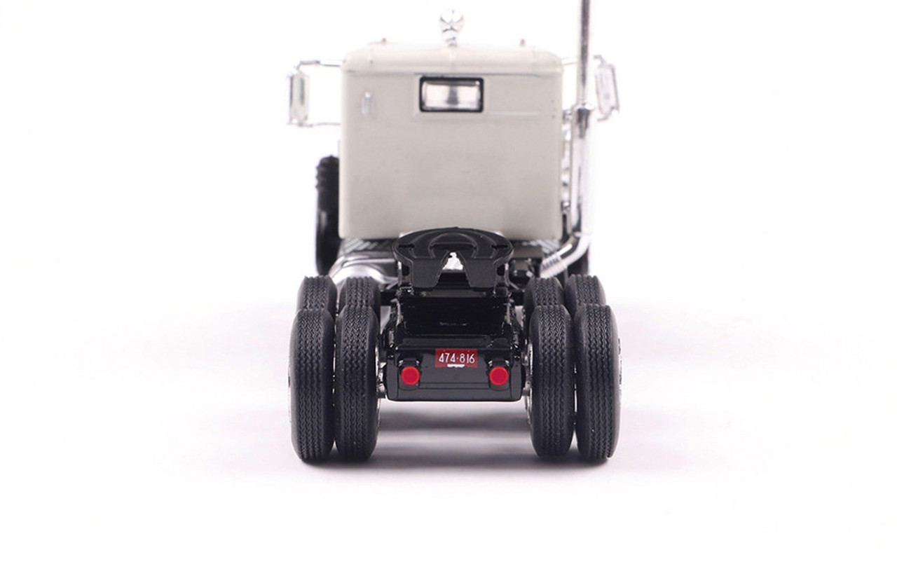 IXO Peterbilt 281 1955- White w/ Black Fenders 1:64 IA64003 64TR003