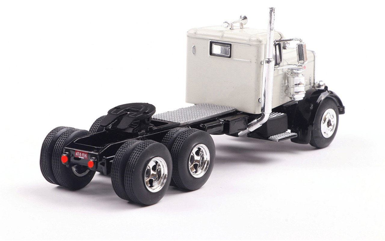 IXO Peterbilt 281 1955- White w/ Black Fenders 1:64 IA64003 64TR003
