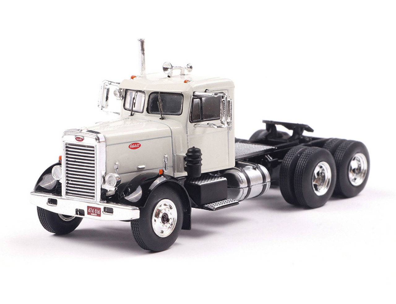 IXO Peterbilt 281 1955- White w/ Black Fenders 1:64 IA64003 64TR003