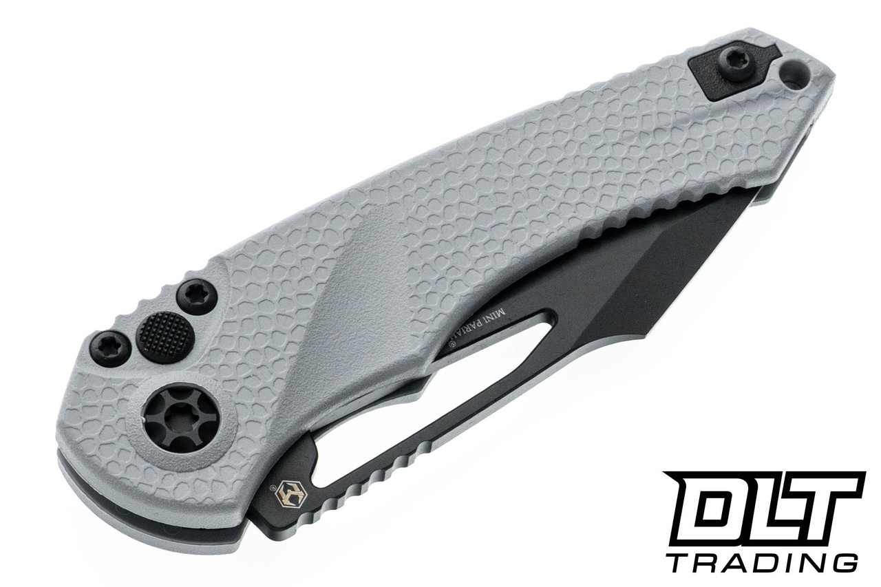 Heretic Mini Pariah Manual - Black Tanto MagnaCut Blade - Gray