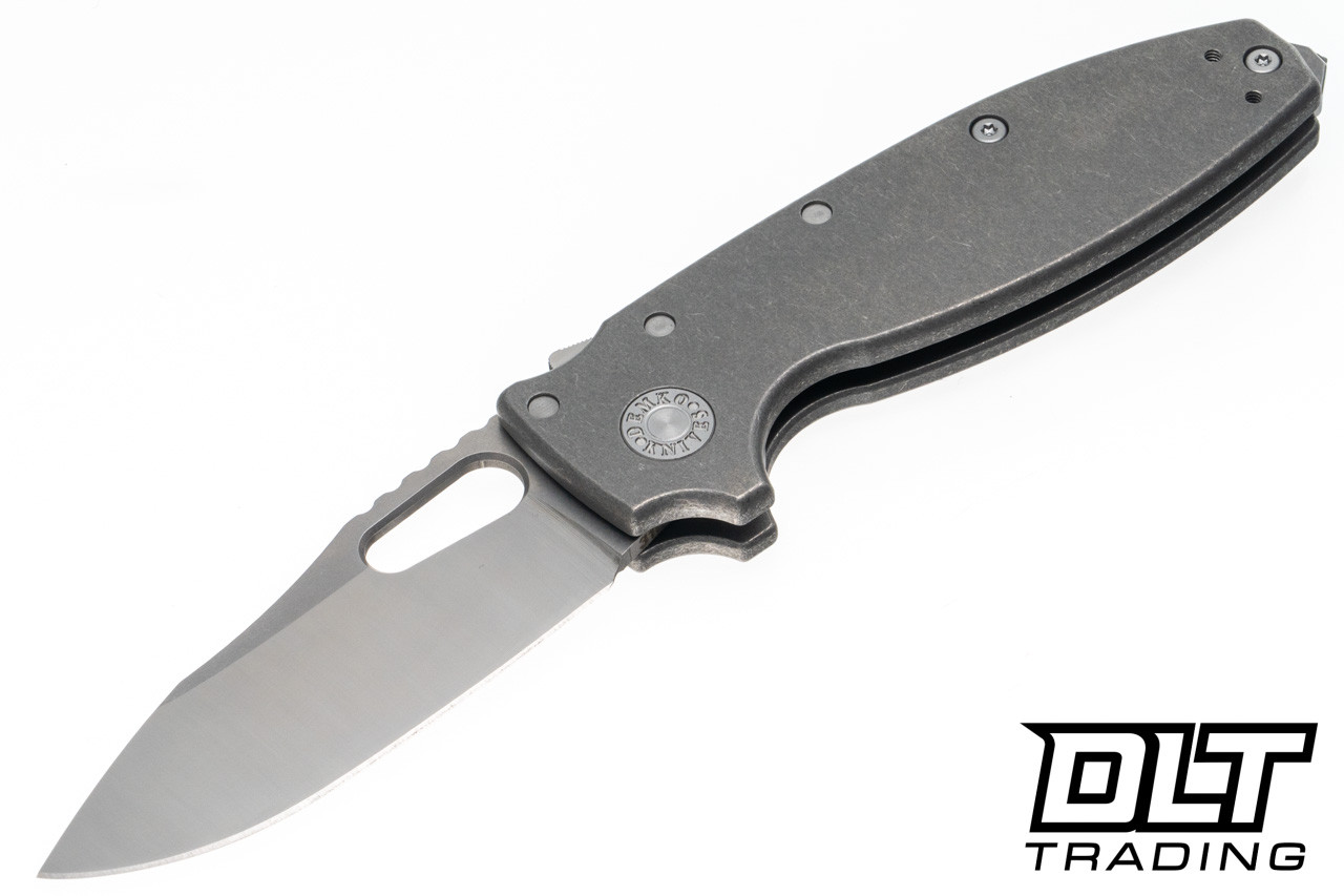ｕｎｋｏ（閣下） Demko Shark-A-Tac - Smooth Titanium - Two Tone MagnaCut Blade