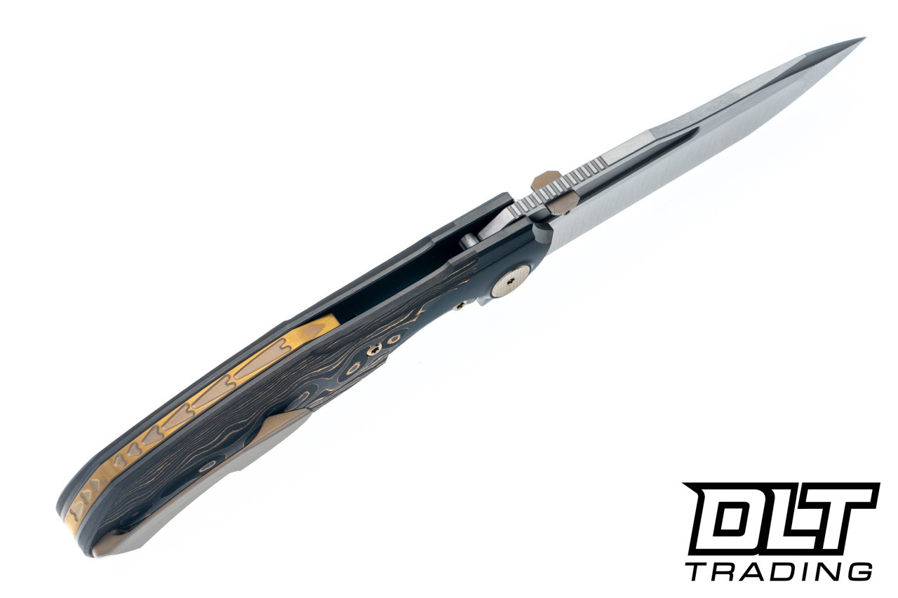 Null Knives Vandal - Black DLC Ti - Gold Camo FatCarbon Inlay