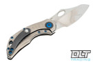 Olamic Cutlery Busker Semper - Polished Blade - Isolo SE - Jeweled Handle - Zirconium Spacer & Pivot Collar - Blue Accents - Zirconium Clip - 498 - Back