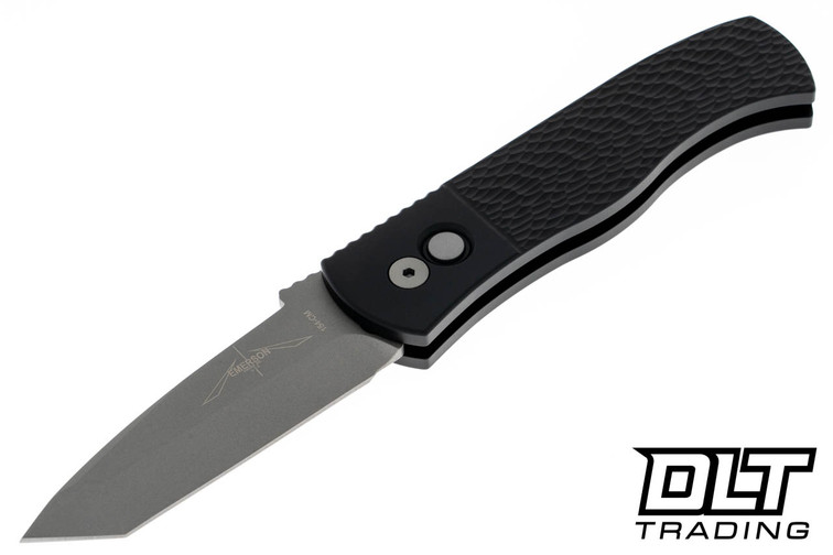 Pro-Tech Emerson CQC-7 with black jigged handle and tanto blade Pro-Tech Emerson CQC-7 with black jigged handle and tanto blade