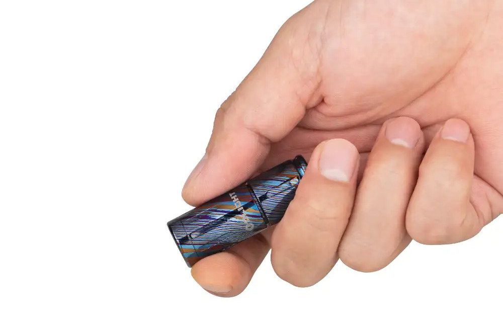 ☆オーライト☆　超激レア　Olight iXV チタンダマスカス LEDライト Olight IXV Titanium Damascus Keychain - DLT Trading