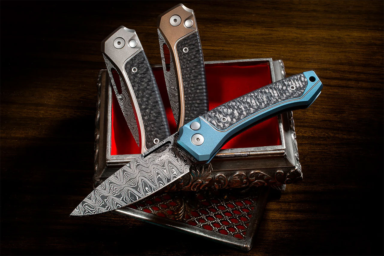 LionSteel Twain - Damascus Blade - Blue Titanium - Carbon Fiber