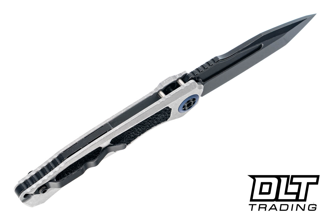 Heretic Wraith V4 Tanto Auto MagnaCut - Battleworn Blizzard