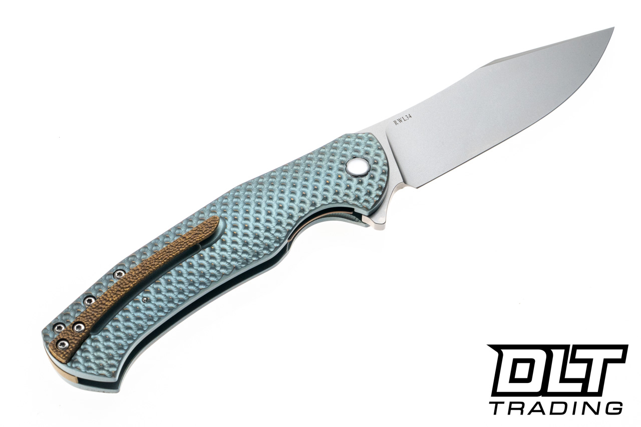 シマグミ　440 Herman Mantis - Light Blue Dragon Scale Titanium - Bronze Hammered