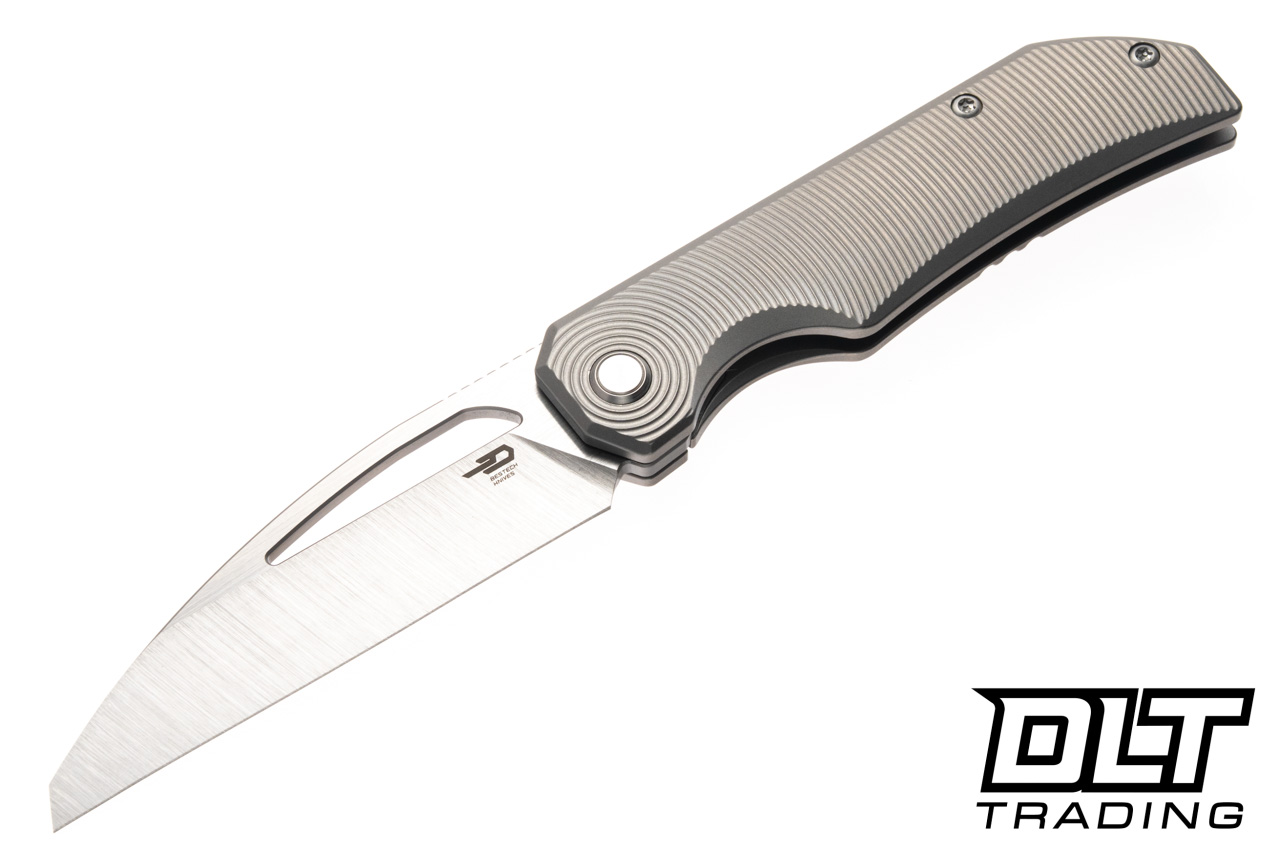 michiページです Bestech Knives Mini Taipan - Bead Blasted Titanium - Vertical