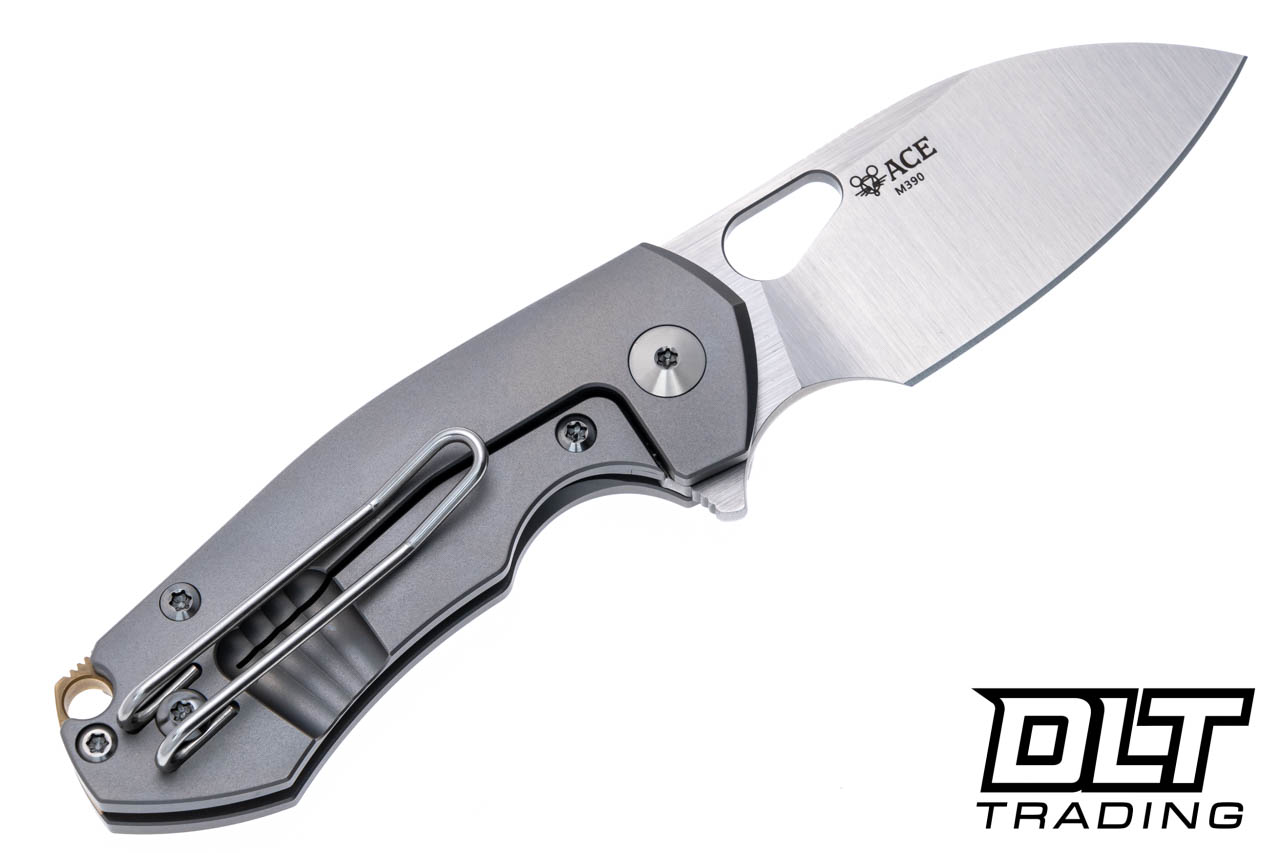 GiantMouse ACE Riv - Satin M390 - Titanium - DLT Trading