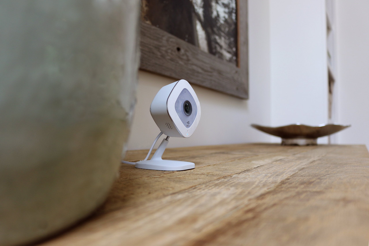 Arlo (VMC3040-100NAS) Q â€“ Wired, 1080p HD Security Camera | Night Vision, Indoor Only, 2-Way Audio | Cloud Storage Included | Works with Alexa (VMC3040), White