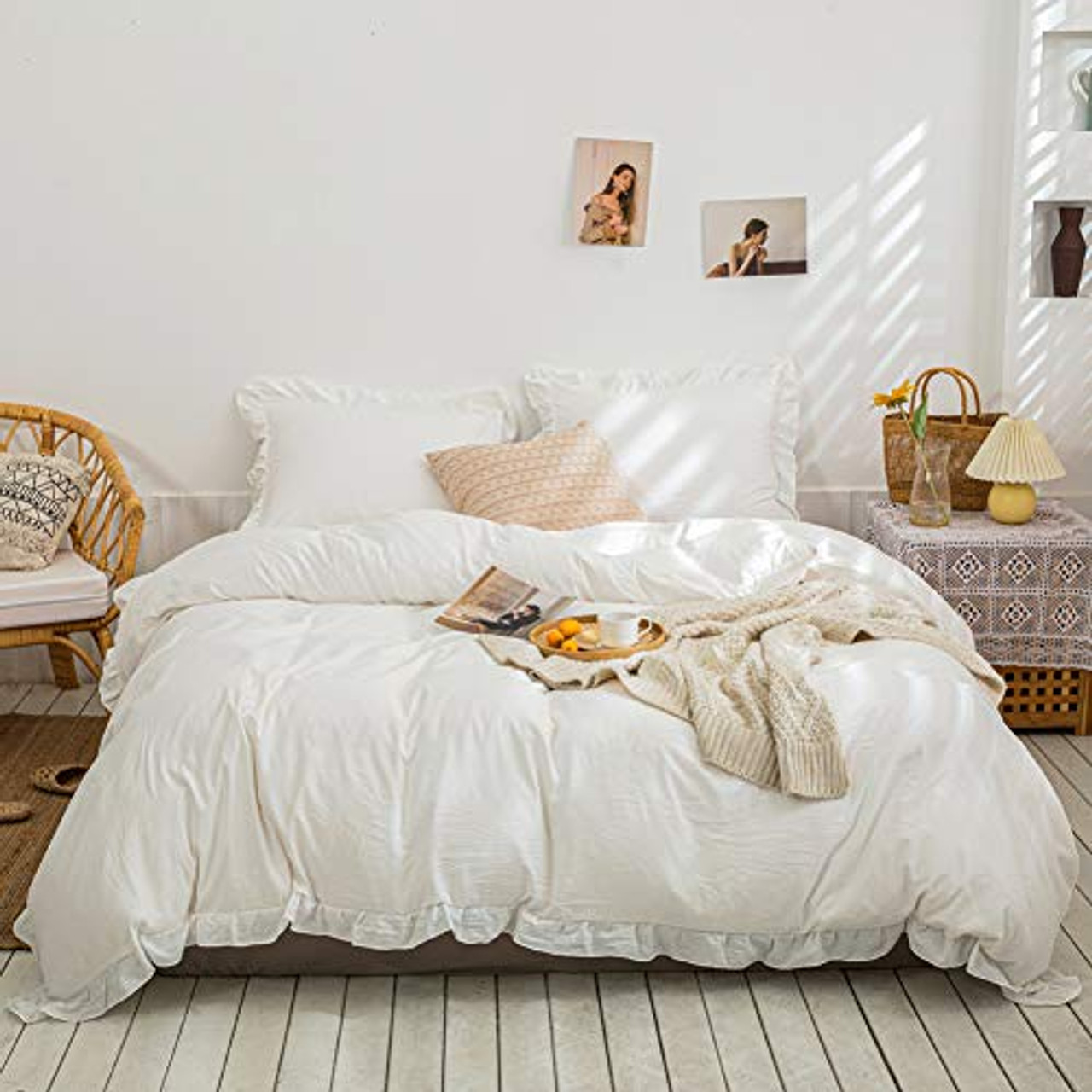 white frilly duvet