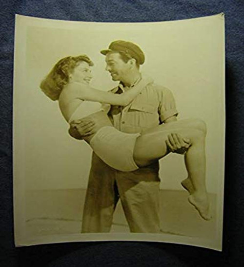 Posterazzi DAP11855 Ava Gardner - in Arms Photo Print  8 x 10  Multi