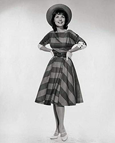 Young woman standing with her arms akimbo Poster Print -18 x 24-