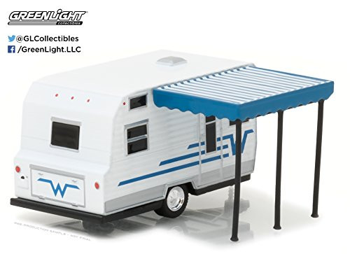 GREENLIGHT 1:64 Hitched Homes Series 2-1964 Winnebago 216 Travel Trailer