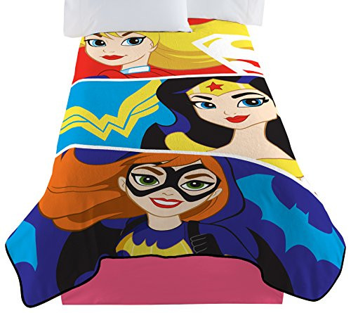 Warner Bros. DC Super Girls Strong Heroes Blanket