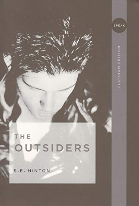 -S. E. Hinton- -Paperback- The Outsiders Paperback