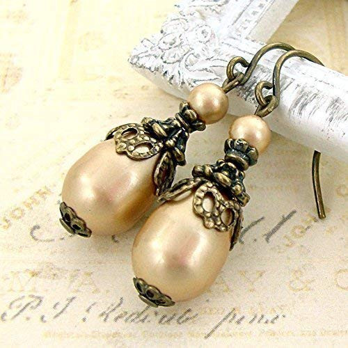 Gold-Colored Swarovski Crystal Simulated Pearl Vintage Style Teardrop Earrings Gold-Colored Swarovski Crystal Simulated Pearl Vintage Style Teardrop Earrings