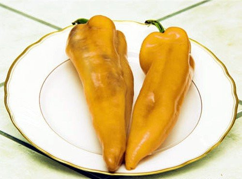 Yellow Corno Di Toro Pepper 25 Seeds- Heirloom