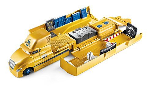 Disney/Pixar Cars 3 Cruz Ramirez's Hauler Playset