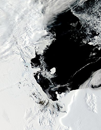 Posterazzi January 29 2007-B-15J iceberg in the Ross Sea Antarctica (before breakup) Poster Print, (12 x 15)