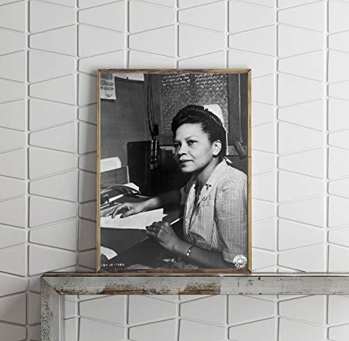 INFINITE PHOTOGRAPHS 1945 Photo: Lieutenant Agnes B. Glass - Army Signal Corps, Nurse, Military - African American - Vintage Photo Decor INFINITE PHOTOGRAPHS 1945 Photo: Lieutenant Agnes B. Glass - Army Signal Corps, Nurse, Military - African American - Vintage Photo Decor