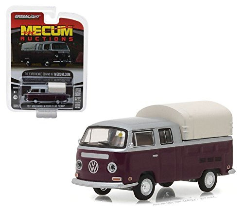 BRAND NEW DIECAST 1:64 MECUM AUCTIONS SERIES 2-1971 VOLKSWAGEN TYPE 2 DOUBLE CAB PICKUP (BURGUNDY) 37140-C BY GREENLIGHT