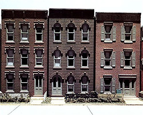 HO KIT DPM Townhouse Flats w/3 Fronts by Woodland Scenics by Woodland Scenics