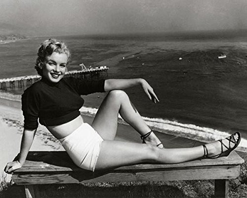 Marilyn Monroe - Officially Licensed 8x10 Photo on beach