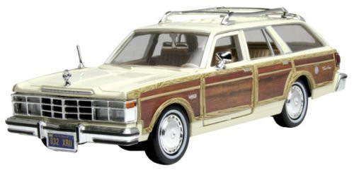 NEW 1:24 DISPLAY MOTOR MAX AMERICAN CLASSICS - CREAM 1979 CHRYSLER LEBARON TOWN COUNTRY WAGON Diecast Model Car By Motor Max NEW 1:24 DISPLAY MOTOR MAX AMERICAN CLASSICS - CREAM 1979 CHRYSLER LEBARON TOWN COUNTRY WAGON Diecast Model Car By Motor Max