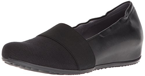 SoftWalk Women's Wonder Ballet Flat, Black, 7.0 N US