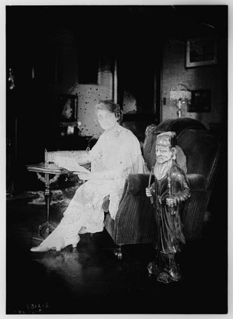 HistoricalFindings Photo: Scotney,Women,Chairs,Papers,Statues,Rooms,interiors,Portraits,Bain News Service