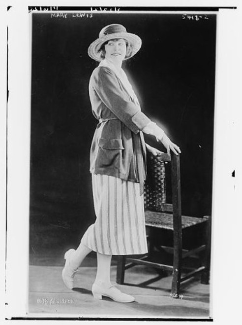 HistoricalFindings Photo: Mary Lewis,Chairs,Furniture,Women,Dresses,Hats,Shoes,Portraits,Bain News Service