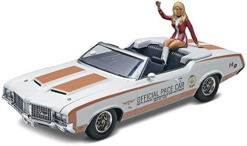 Revell 1972 Oldsmobile 442 Pace Car with figure