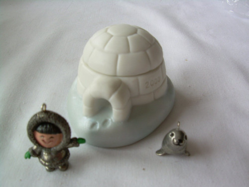Hallmark Keepsake Ornament Frosty Friends 2000