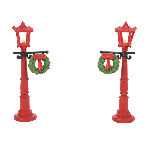 Department 56 Plastic Village Accessories Street Lamps with Christmas Wreathes Lit Figurine Set, 4.25 Inch, Multicolor