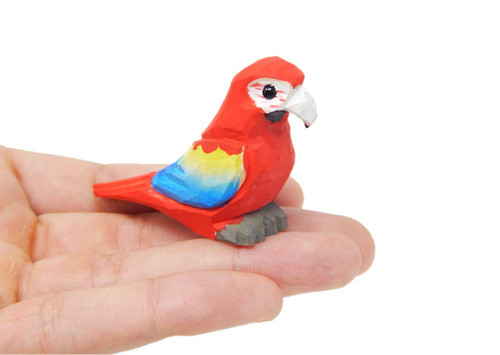 Scarlet Macaw Red Parrot Figurine Decoration Colorful Tropical Pet Miniature Wooden Bird Art Statue Craft Carved Small Animal Collectible