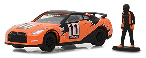 Greenlight 1:64 the Hobby Shop Series 3 2011 Nissan GT-R R35 Diecast Vehicle with Driver Greenlight 1:64 the Hobby Shop Series 3 2011 Nissan GT-R R35 Diecast Vehicle with Driver