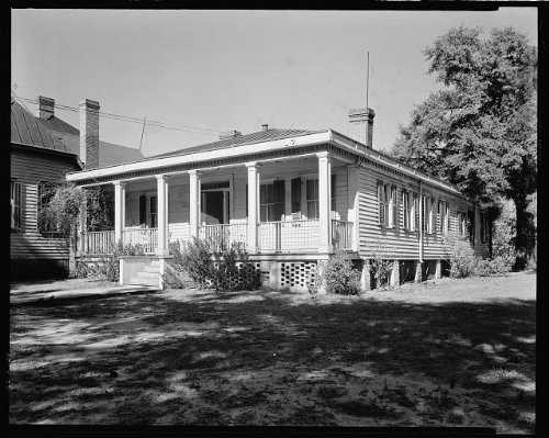 HistoricalFindings Photo: Small House,Wilmington,porches,Chimneys,North Carolina,Architecture,South,1938 1 HistoricalFindings Photo: Small House,Wilmington,porches,Chimneys,North Carolina,Architecture,South,1938 1