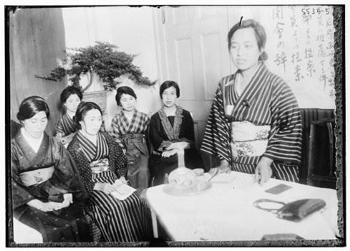 HistoricalFindings Photo: Geishas,Japanese Women,Robes,Clothing,Tables,Purses,Portraits,Bain News Service