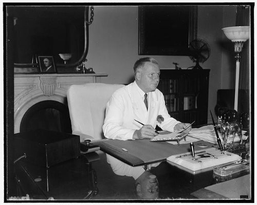 HistoricalFindings Photo: 1937,Controller of Currency,JFT O'Connor,Politicians,desks,Office,Washington DC