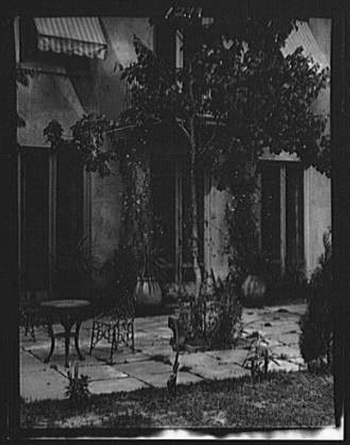 HistoricalFindings Photo: Courtyard,Buildings,Balconies,Tables,New Orleans,Louisiana,LA,Arnold Genthe,1920